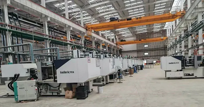 Cientos de máquinas de moldeo por inyección Tederic Electric en las instalaciones de los clientes